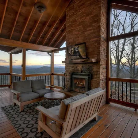 Skyfall Sweeping Mountain Views Gas Fireplace Hot Tub